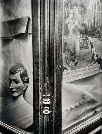 Henri Cartier-Bresson, Shop window, Budapest, 1931