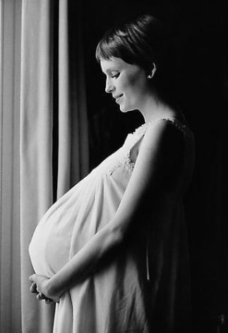 YUL BRYNNER Mia Farrow Pregnant with Her Twins, Matthew and Sascha Previn, New York, 1970