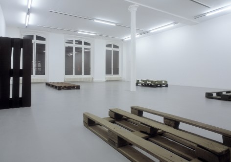Helen Mirra: K&auml;uzchensteig &ndash; installation view 1