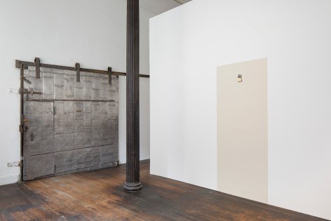 Roman Ondak:&nbsp;Waiting for Someone to Ring at My Door, installation view
