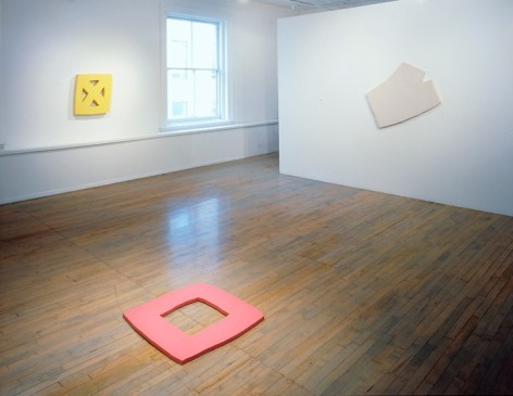 Richard Tuttle: Constructed Relief Paintings, 1964-65&nbsp;&ndash; installation view 2