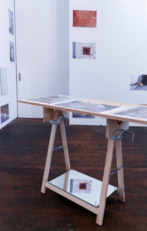 Richard Wentworth: motes to self &ndash; installation view 5