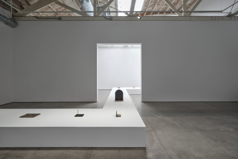 Kenji Ide, The time of a shadow, Matthew Brown, Los Angeles, 2025. Installation view., (Photo: Paul Salveson)