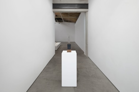 Kenji Ide, The time of a shadow, Matthew Brown, Los Angeles, 2025. Installation view., (Photo: Paul Salveson)
