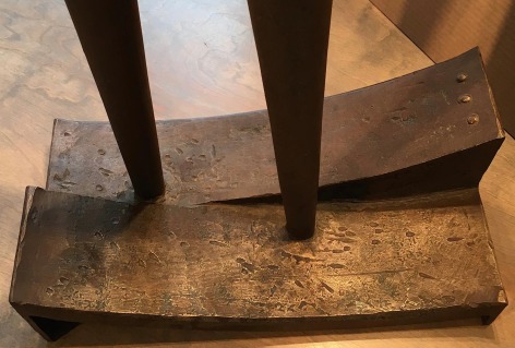 Image of the two slanted and curved base pieces of &quot;Figur 82&quot; steel sculpture by Rudolf Hoflehner.