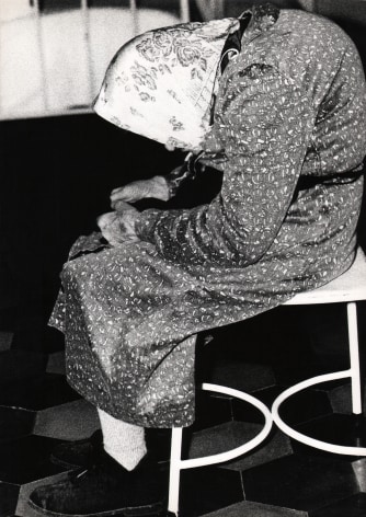 02. Mario Giacomelli, Verr&agrave; la morte e avr&agrave; i tuoi occhi, 1966&ndash;1968. High contrast image. Side profile of a hunched old woman on a white stool.