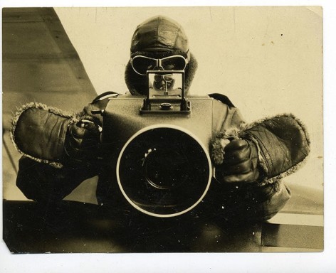Cameraman, 1920s. 4 6/16 x 3 5/16 in.