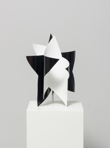 Wonwoo Lee. Dancing star (black and white), 2017. Steel, paint, 45 x 32 x 32 cm. Courtesy of the Artist &amp;amp; PKM Gallery.