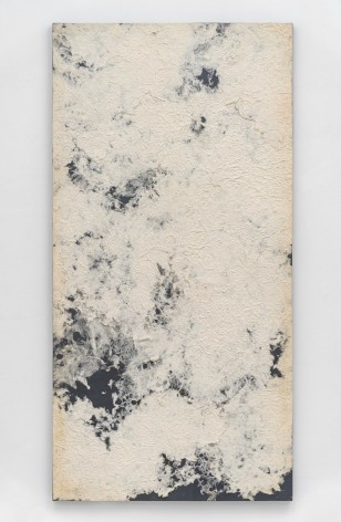 Chung Chang-Sup, 𝘔𝘦𝘥𝘪𝘵𝘢𝘵𝘪𝘰𝘯 94203, 1994. Best fiber on canvas, 200 x 100 cm., &copy;The Estate of Chung Chang-Sup. Courtesy of PKM Gallery.