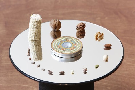 Donghee Koo. 528, 2013.&nbsp;Seeds and nuts, rotated display with mirror, 32 x 32 x 24 cm. Courtesy of the artist &amp;amp; PKM Gallery.