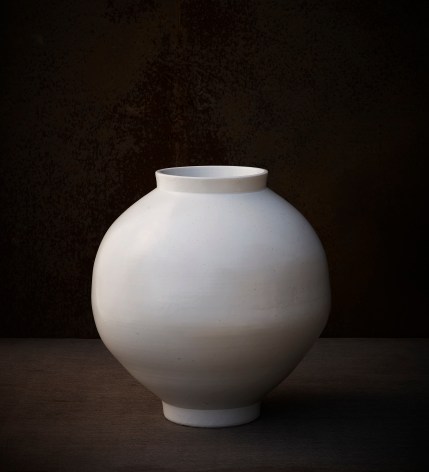 Kwon Dae-sup.&nbsp;Moon Jar, 2019,&nbsp;Glazed ceramic 52 (&oslash;) x 52(h) cm.