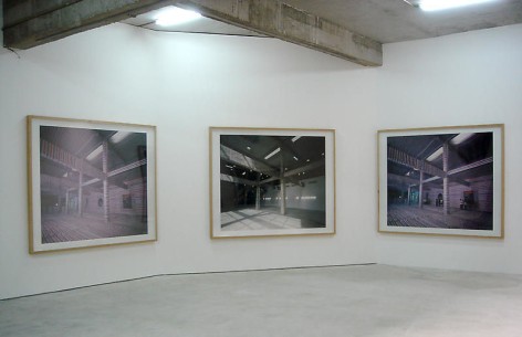 Wang Qingsong. Gallery, 2008.&nbsp;C-print, 160 x 190 cm, installation.&nbsp;Courtesy of the artist &amp;amp; PKM Gallery.