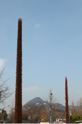 Chung Hyun, Untitled, 2010. Steel, 45 x 45 x 960(h) cm. Courtesy of the artist &amp;amp; PKM Gallery.