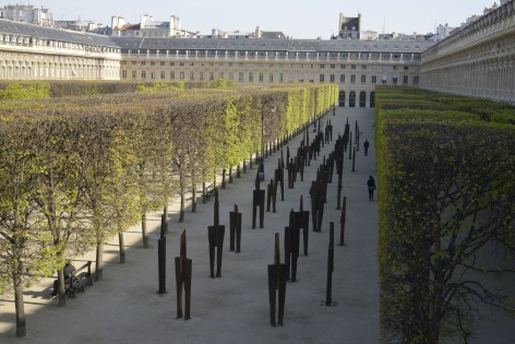 Chung Hyun, The Standing Man, 2016. Railroad tie, Dimensions variable (each figure: 75 x 53 x 250-340(h) cm. 48pcs). Courtesy of the artist &amp;amp; PKM Gallery.