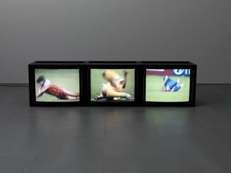 PAUL PFEIFFER Caryatid  2004, digital video loop, run time: 19:30. Courtesy of the aritst and World Class Boxing.