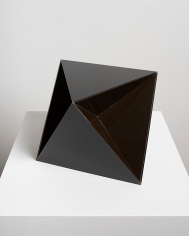 This is an image of an acrylic sculpture made by Ruth Vollmer in 1970 titled: Heptahedron.