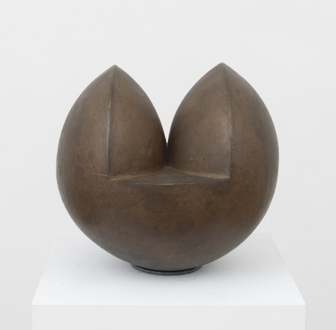 This is an image of a bronze sculpture made by Ruth Vollmer in 1966 titled: Oscule.