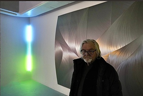 the artist, Laddie John Dill, with Hopefully Spring (1971) and Light Catcher (2018)