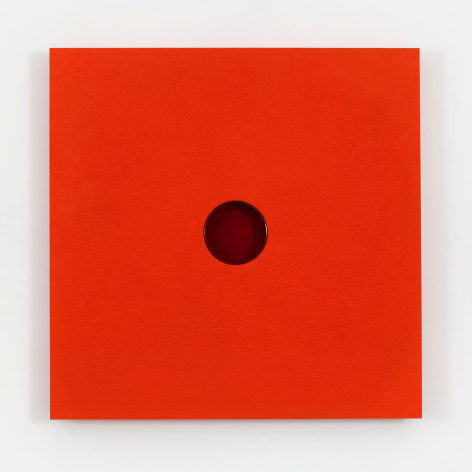 An overview shot of Donald Judd's untitled red sand painting from 1989 with a glass found object in the center, measuring 46 1/2 x 46 1/2 x 4 in. (118.1 x 118.1 x 10.2 cm).