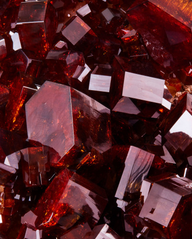 Vanadinite on Barite detail