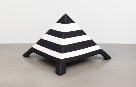 Cosima von Bonin, Installational elements: Pyramid