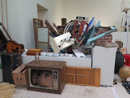 Abraham Cruzvillegas participates in the Museo Tamayo in Mexico City with her exhibition Autodeconstruction 8