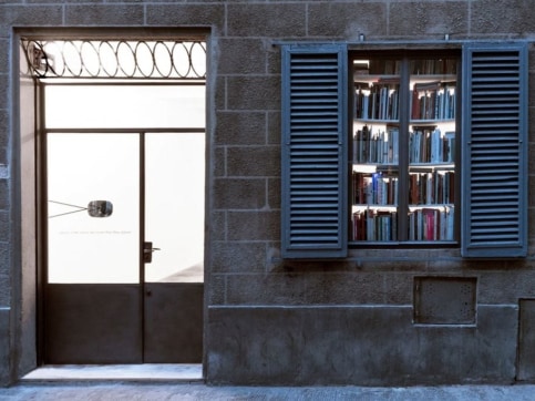 Roman Ondak participates in Base/ Progetti Per l'arte in Florence with her exhibition Objects In The Mirror