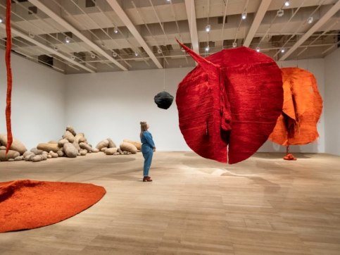 Magdalena Abakanowicz Tate exhibition reviewed in Artnet News