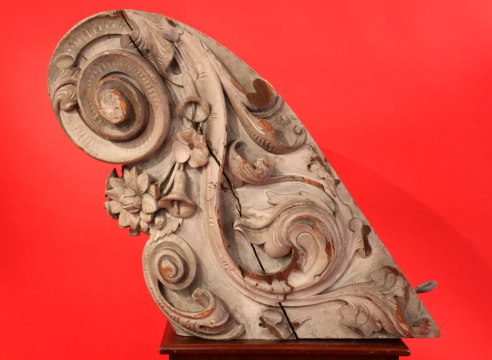 Billethead with Carved Vine and Leaf Pattern Attributed to the Skillon Shop Boston