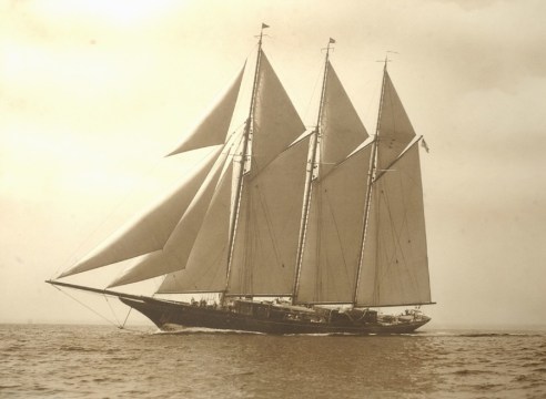 The &quot;MIGRANT&quot; by Edwin Levick and the Yacht's NYYC Decanters