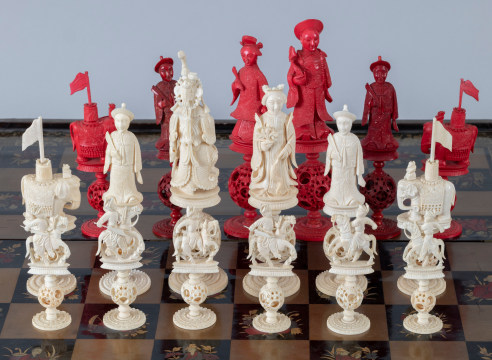 Unknown Chinese artist, Extremly Well Detailed 19th Century Large Carved Chinese Ivory Chess Set with Period :Lacquerware Board