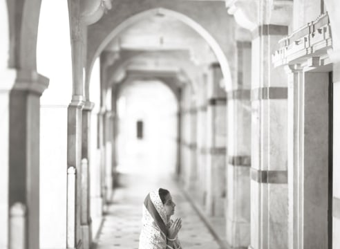 Kenro Izu: India - Where Prayer Echoes