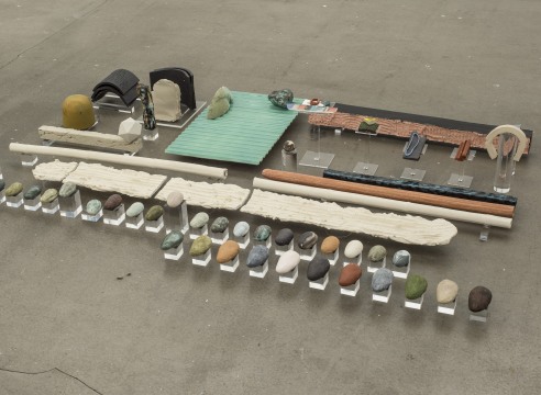 Ceramic sculpture installation by Marjolijn de Wit