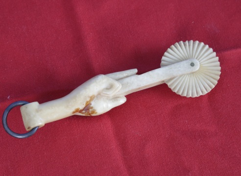 Walrus ivory Pie Crimper With Hand Holding Crimper, America circa 1860