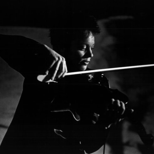 Laurie Anderson playing the Tape Bow violin.