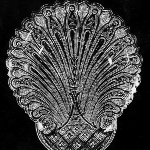 Clear &quot;Lacy&quot; Shell-Shaped Dish in the &quot;Hairpin&quot; Pattern