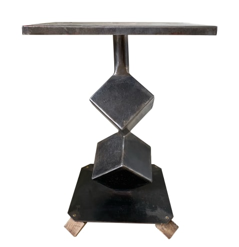 METAL TABLE WITH TWO CENTER CUBES