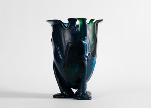 Pesce resin vase