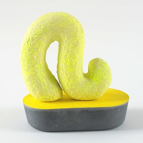Chiaozza
Slinking Glow Wiggle, 2019
Acrylic on paper pulp and pigmented concrete
4 1/2 x 4 1/2 x 2 3/4 in. / 11.4 x 11.4 x 7 cm.
Unique