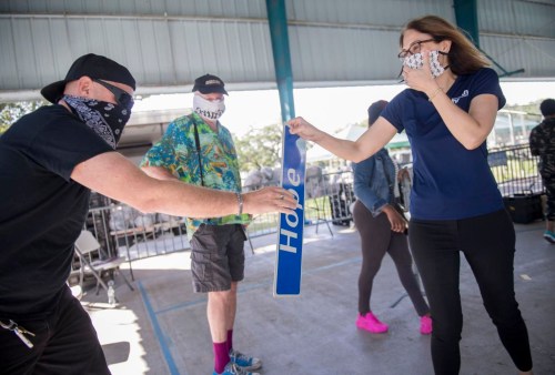 New Orleans friends 'Hope' their coronavirus-era street-sign photo campaign will go viral