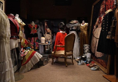 Morimura scene in dressing room