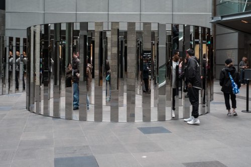 Jeppe Hein | Semicircular Space
