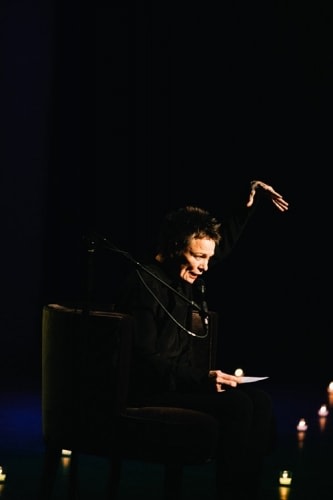 Review: Laurie Anderson Works Mesmerizing Magic at OZ Nashville