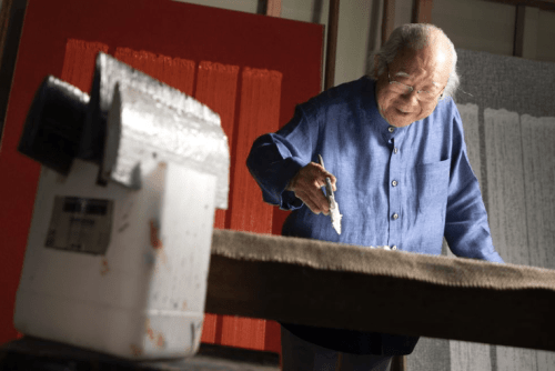 Artist Ha Chong-hyun, 84, introduces his "Conjunction" series at his studio in Goyang, northwest of Seoul, on June 11. Korea Times photo by Choi Won-suk.