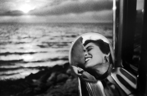 ELLIOTT ERWITT (1928-2023), California Kiss, 1956 for Josef Woodard review of The Power of Photography Exhibition in the Independent