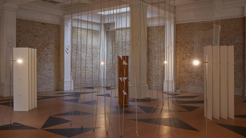 Leonor Antunes participates in Whitechapel Gallery in London with her exhibition The Frisson of The Togetherness