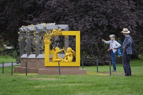 ArtNet News | In Pictures: See the Colorful, Cheeky Outdoor Art of the 10th Annual Frieze Sculpture