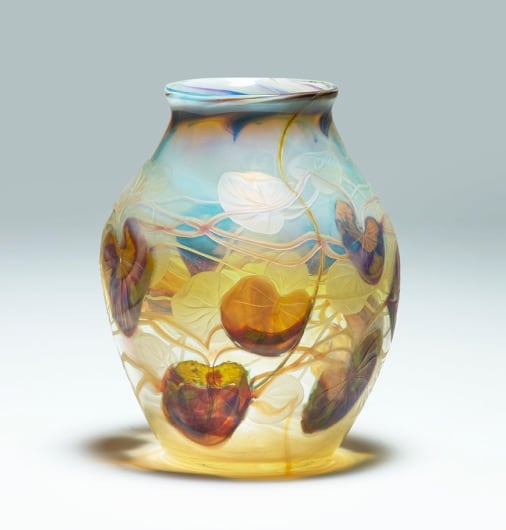 Intaglio Decorated Reactive Paperweight Vase