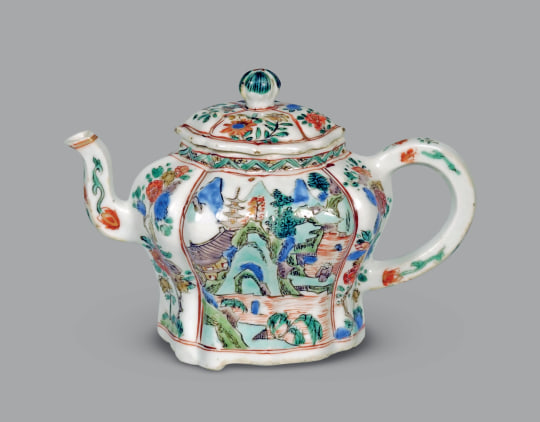Fine Chinese Famille Verte Porcelain Teapot