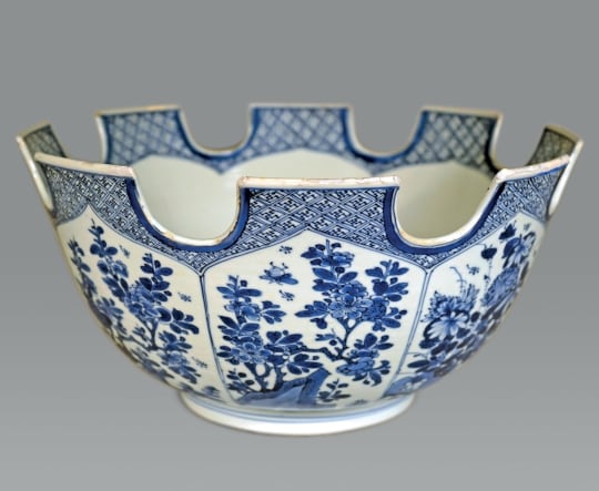 Chinese Blue and White Porcelain Monteith Bowl